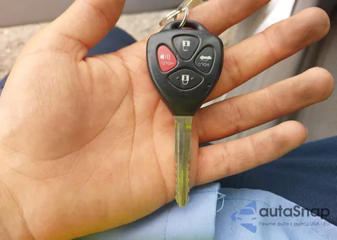 2011 Toyota Camry Le z USA, uszkodzony, nr VIN 4T1BF3EK3BU728485